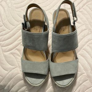 Gray vionic sandals